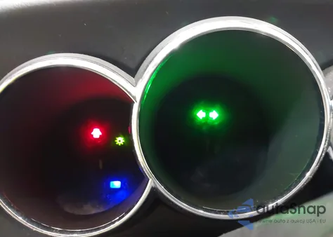 2007 Toyota Corolla Matrix Xr z USA, uszkodzony, nr VIN 2T1KR32E87C635055